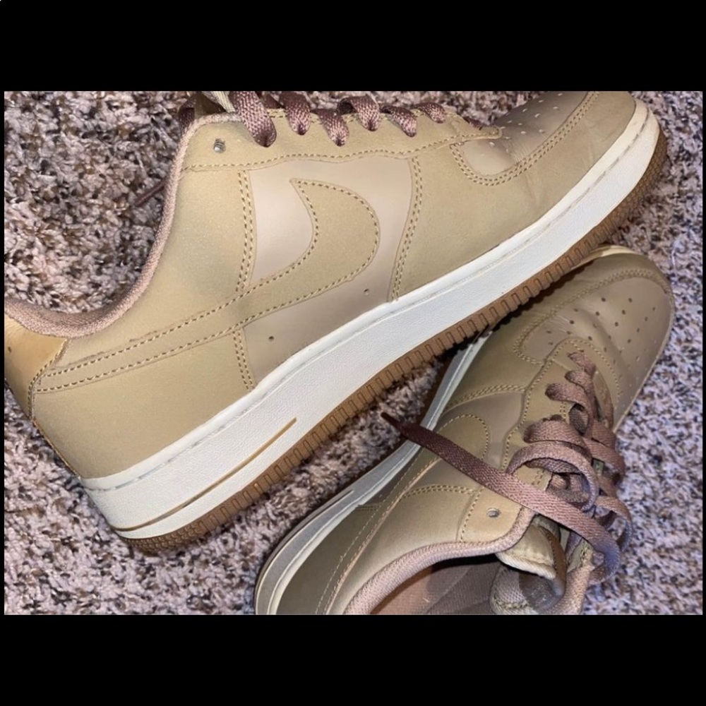 Air Force 1’s tan/brown